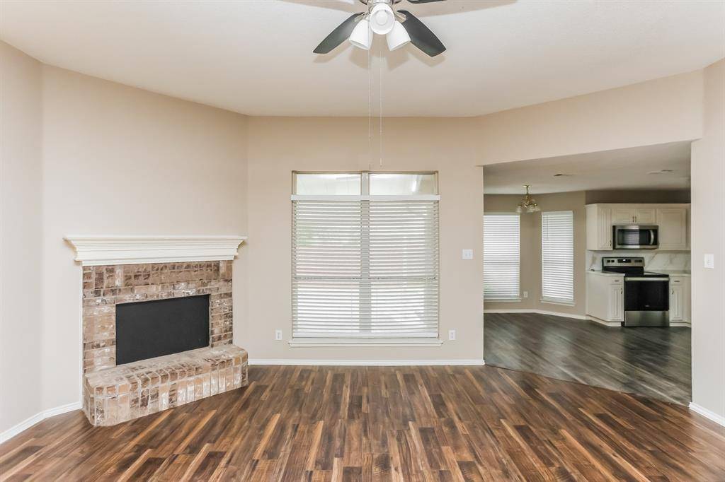 346 Mesquite Hill Drive, Arlington, TX 76002