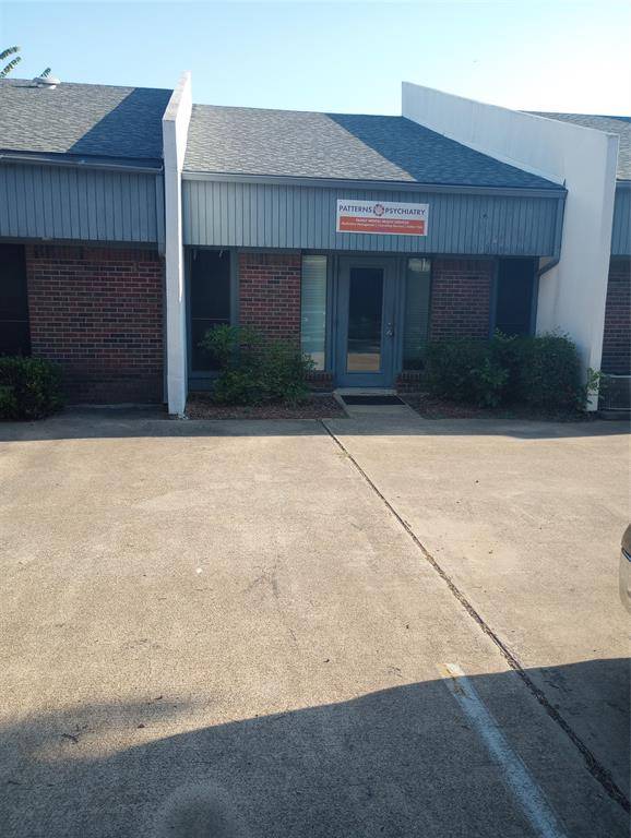 2900 W Park Row Drive, Pantego, TX 76013