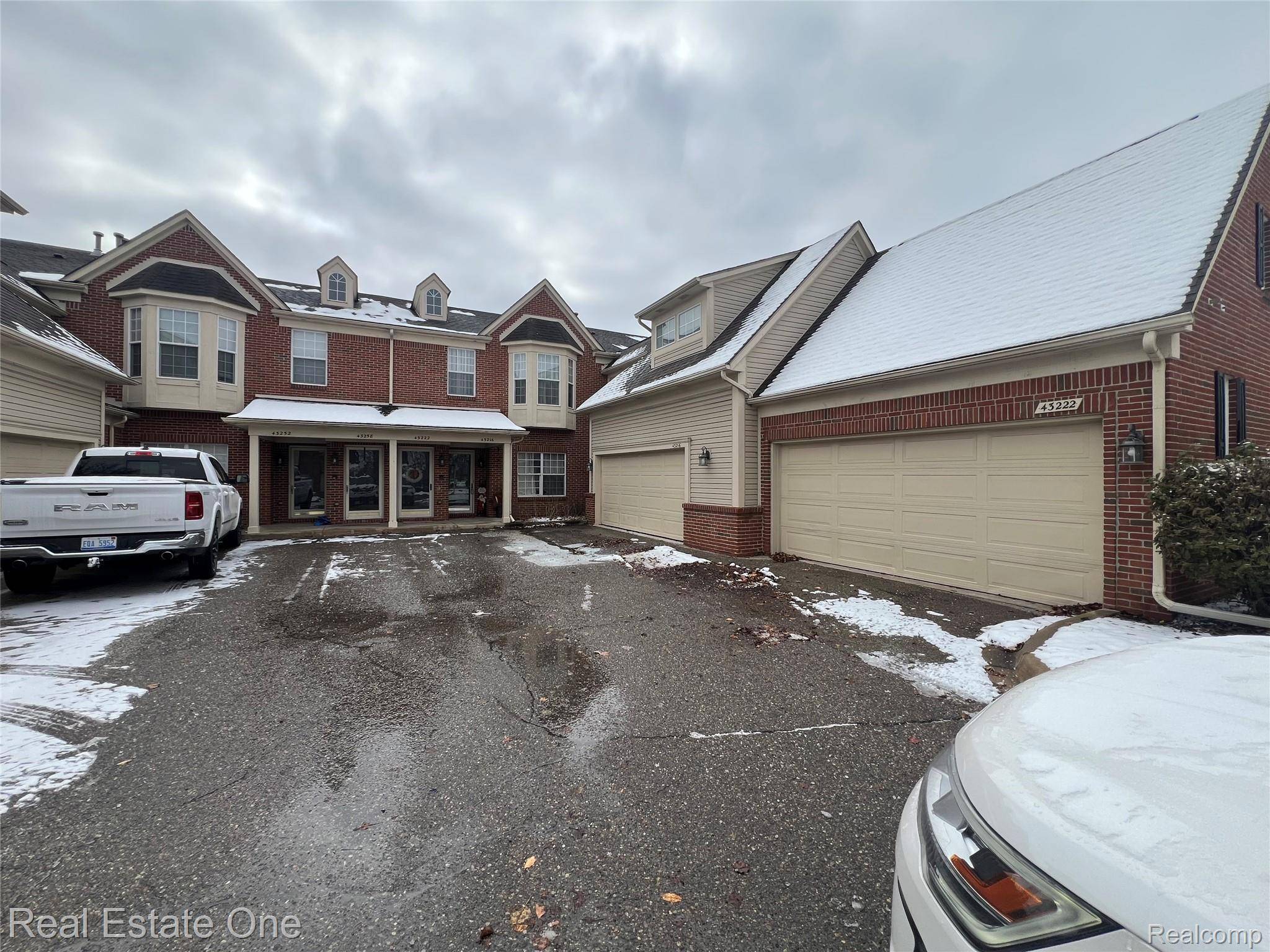 43216 Pendleton CIR, Sterling Heights, MI 48313