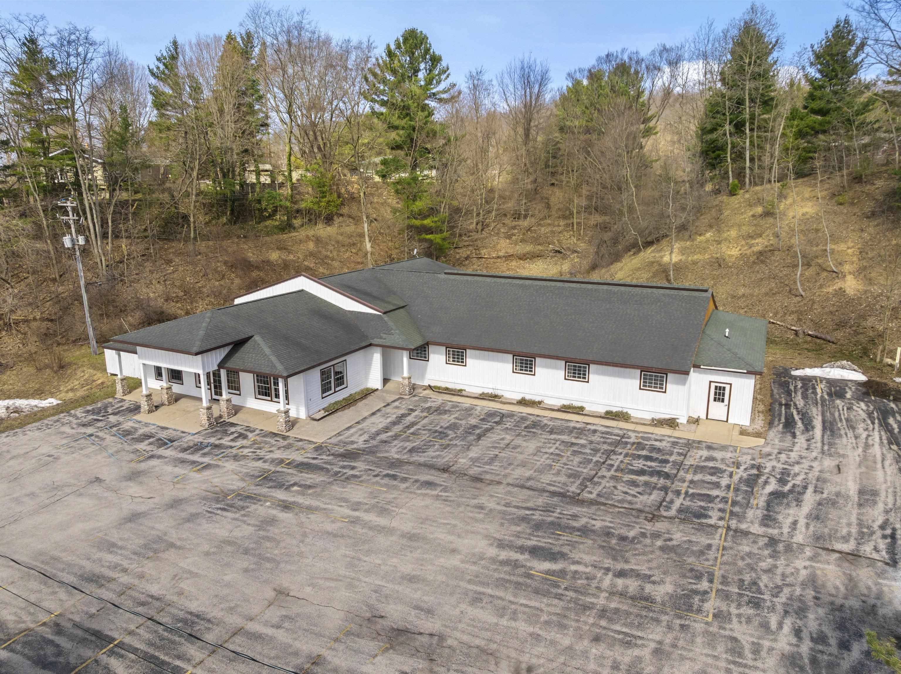 734 Beulah HWY, Benzonia Twp, MI 49635