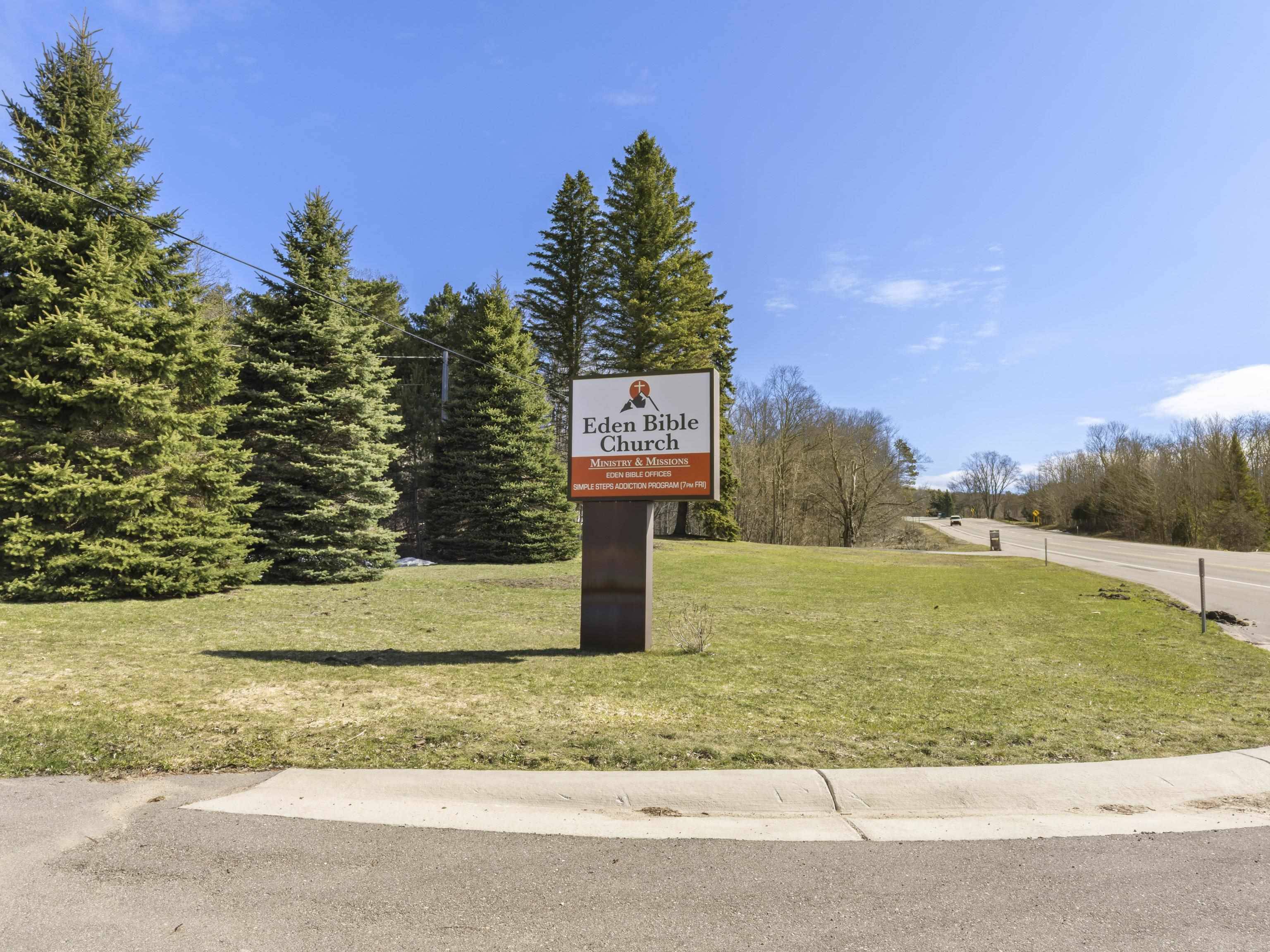 734 Beulah HWY, Benzonia Twp, MI 49635