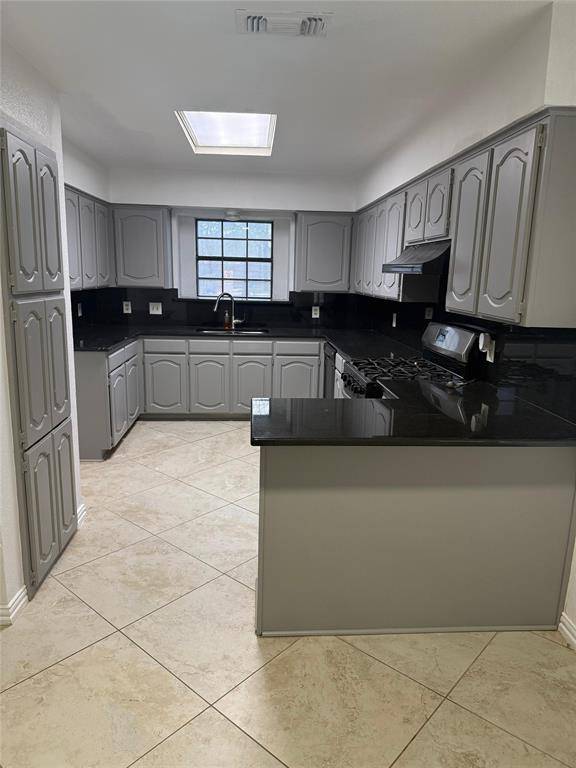 1009 Village Wood Court, Arlington, TX 76012