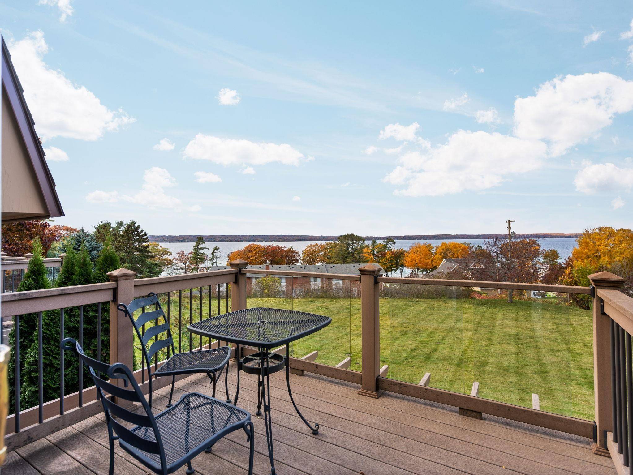 246 Peninsula HLS, Peninsula Twp, MI 49686