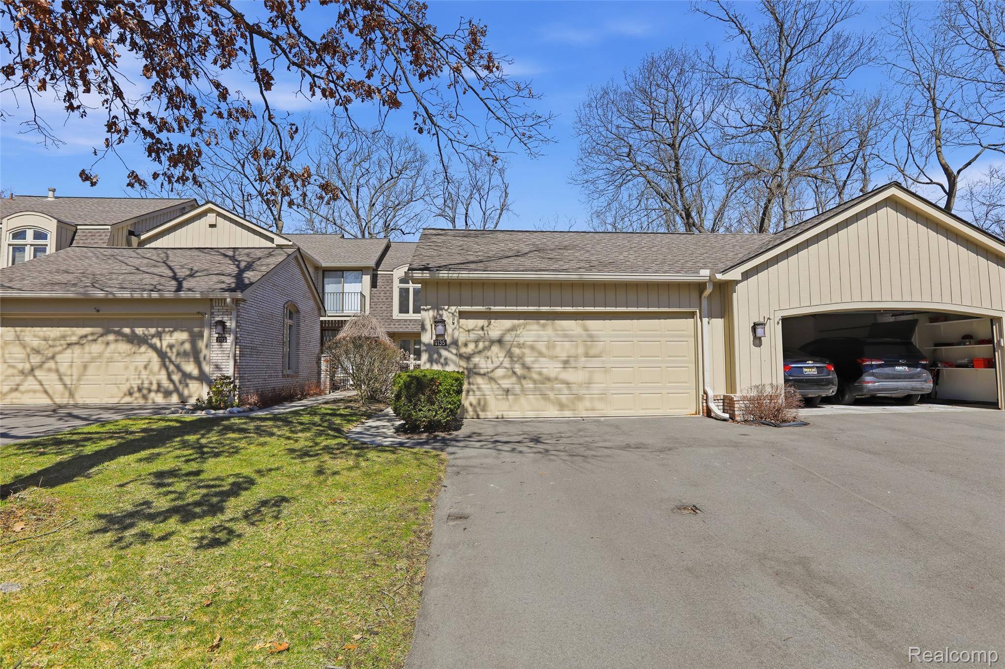 1135 Ivyglen CIR, Bloomfield Hills, MI 48304