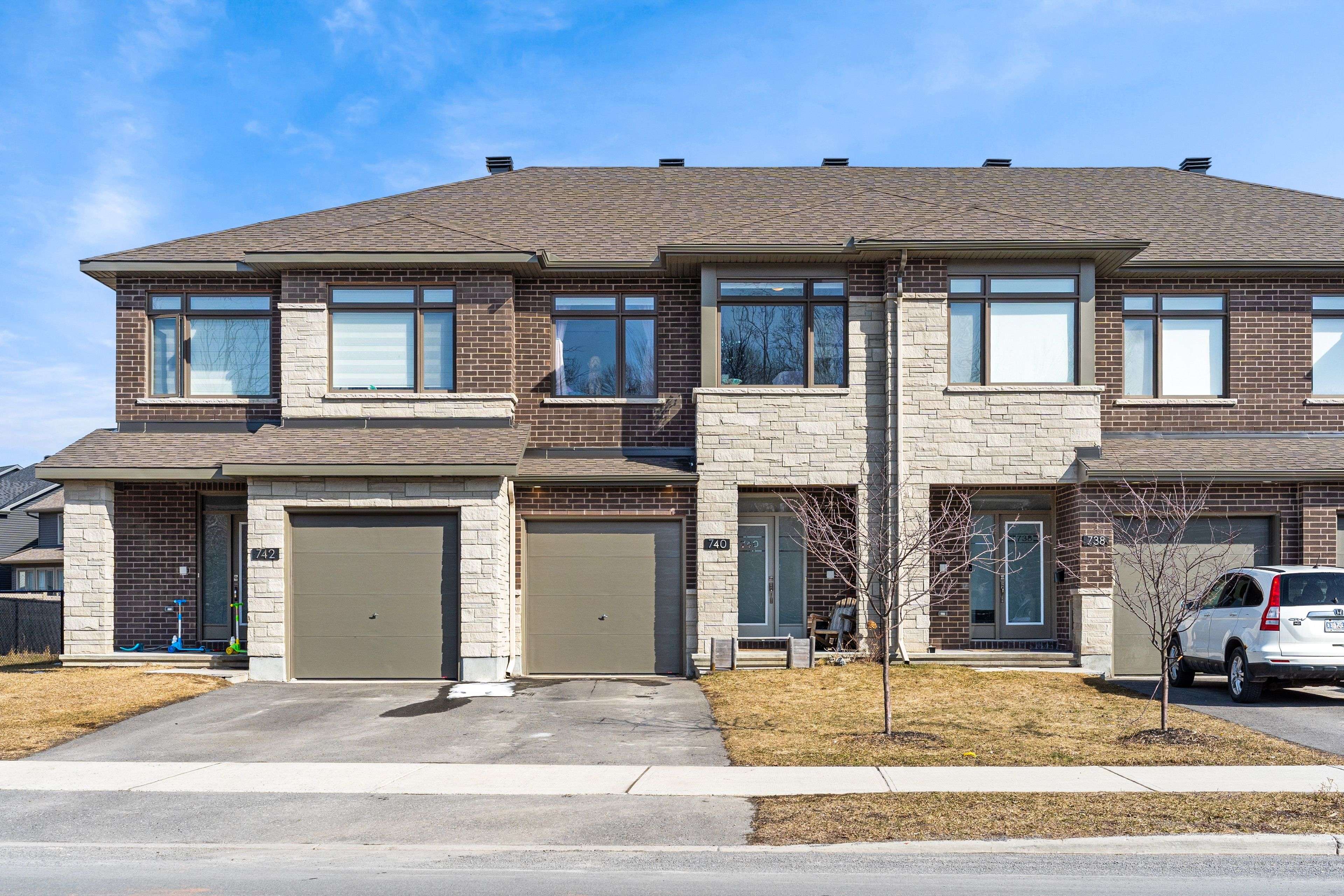 740 MIIKANA RD, Blossom Park - Airport And Area, ON K1X 0H6