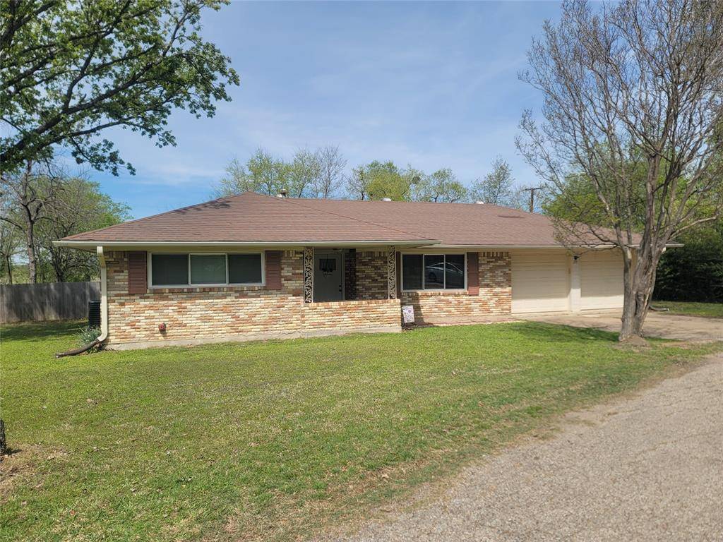 215 N Karl Cayton Street, Groesbeck, TX 76642