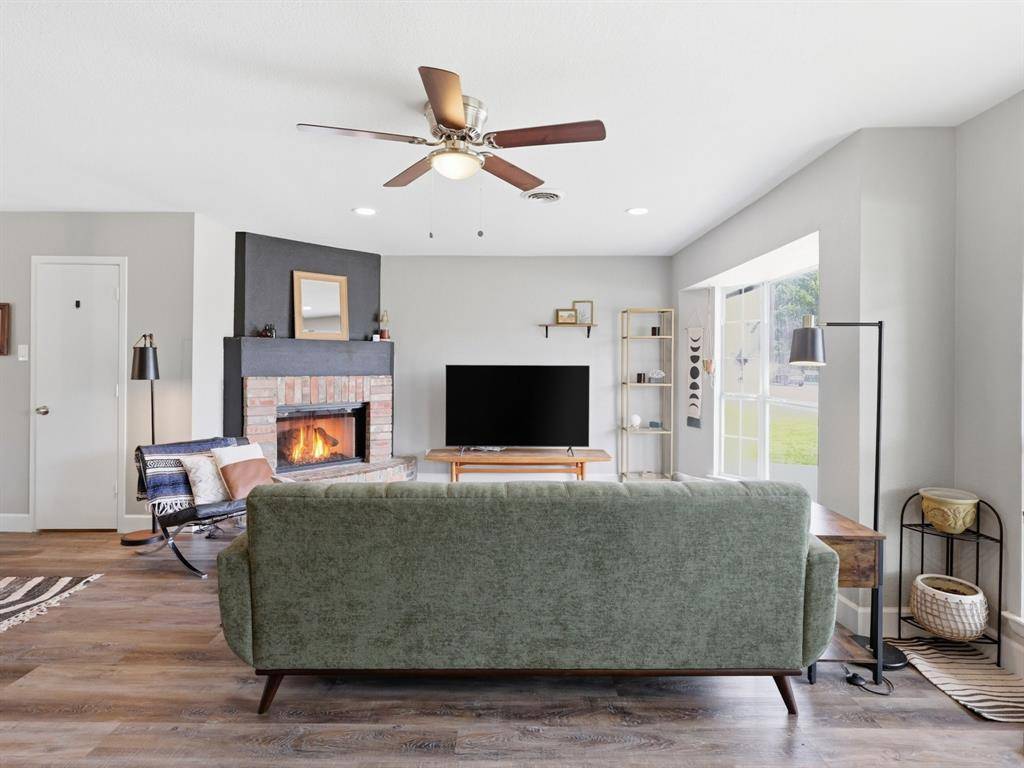 2613 W Rochelle Road, Irving, TX 75062