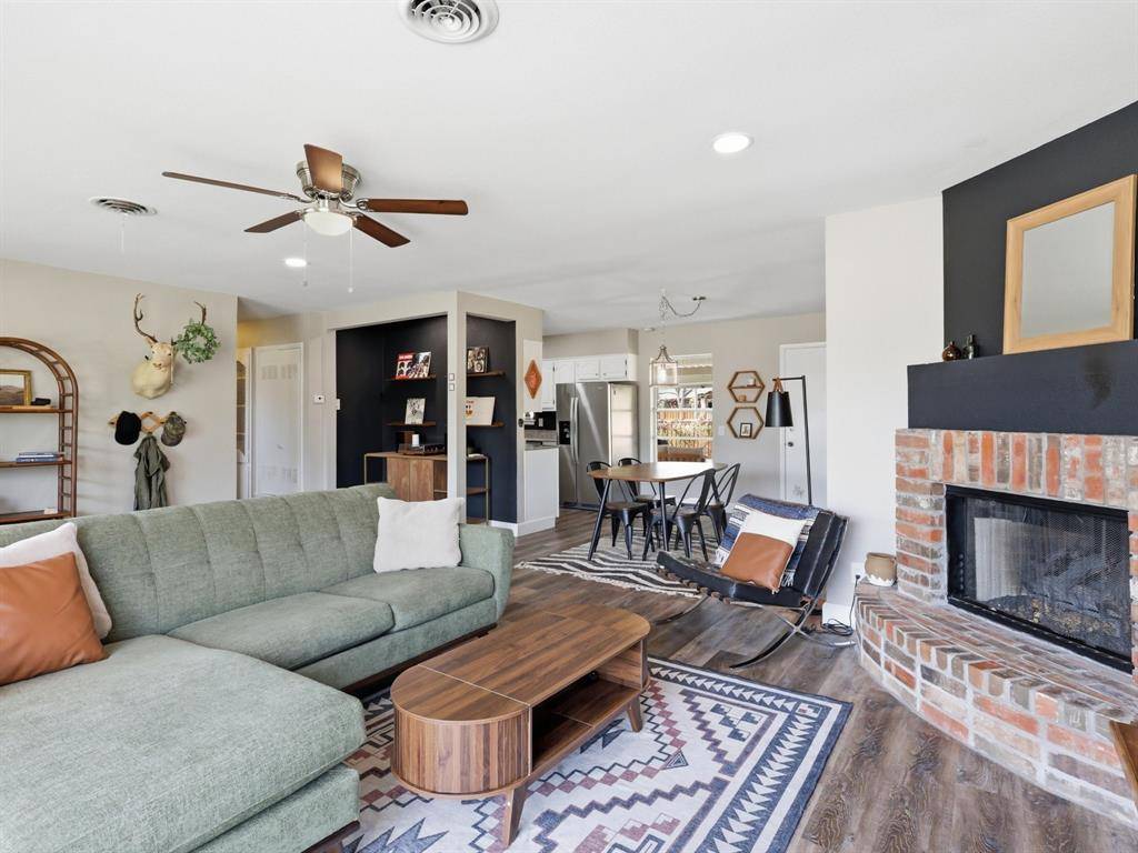 2613 W Rochelle Road, Irving, TX 75062