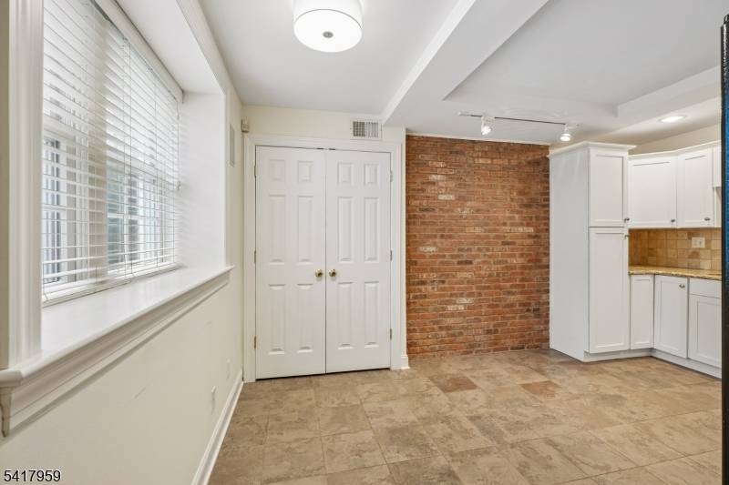 35 Dehart St, Morristown Town, NJ 07960