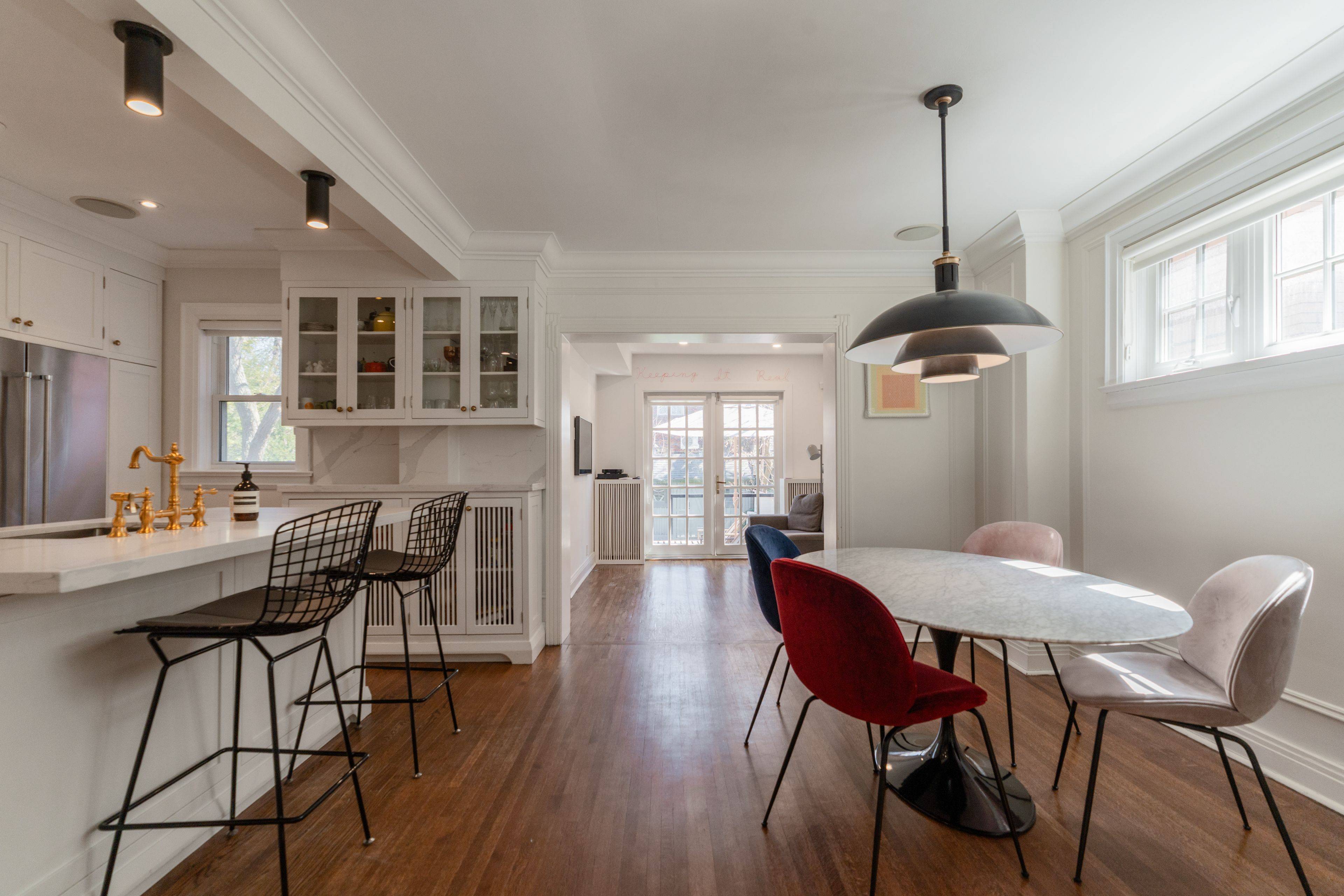 19 Heather RD, Toronto C11, ON M4G 3G2