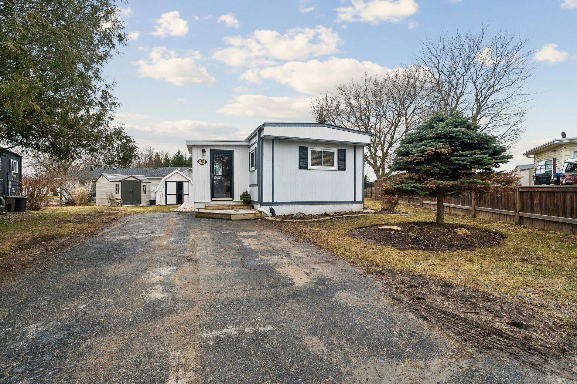 10 Pinecrest CIR, Innisfil, ON L0L 1L0