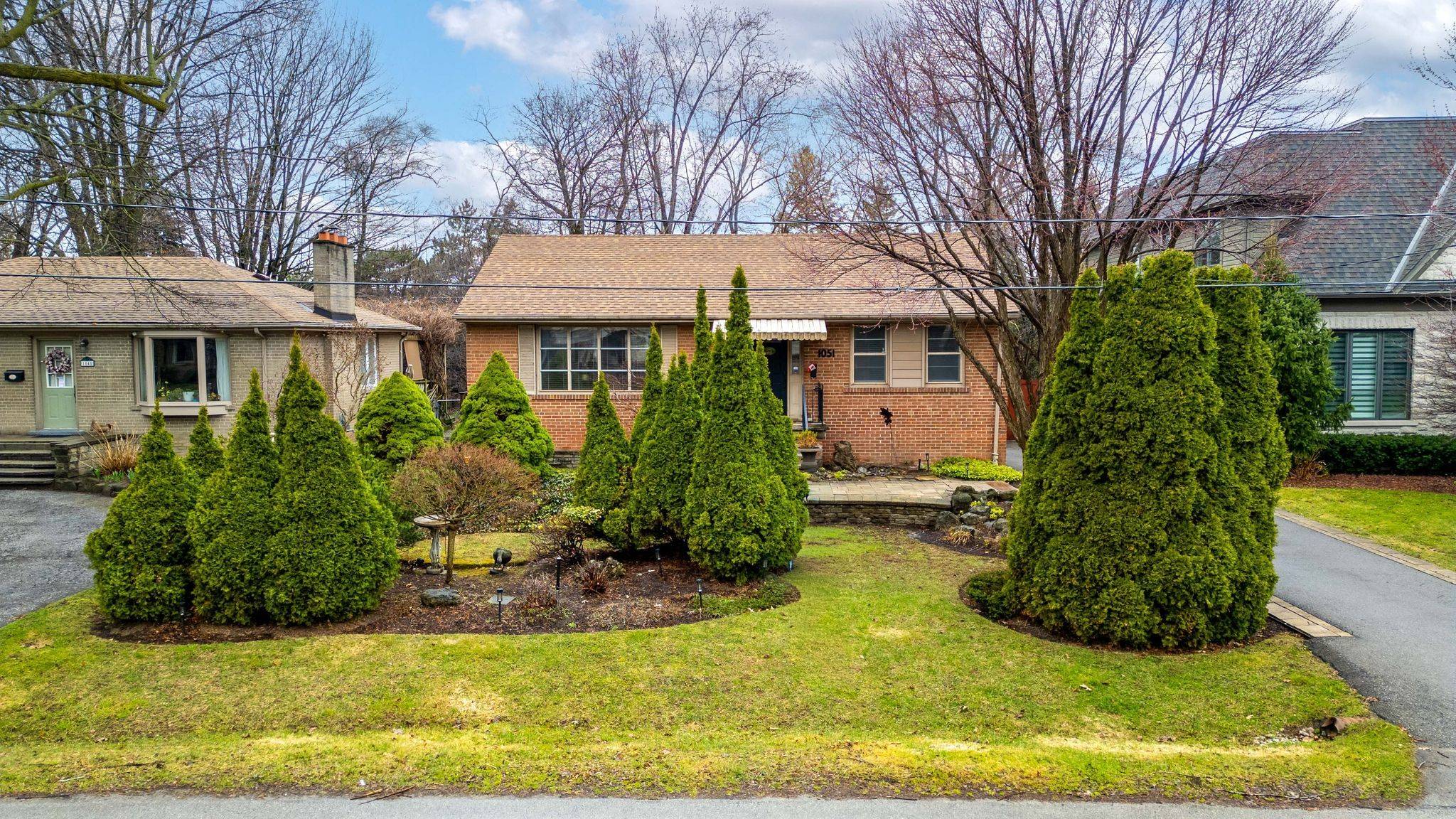 1051 Melvin AVE, Oakville, ON L6J 2V8