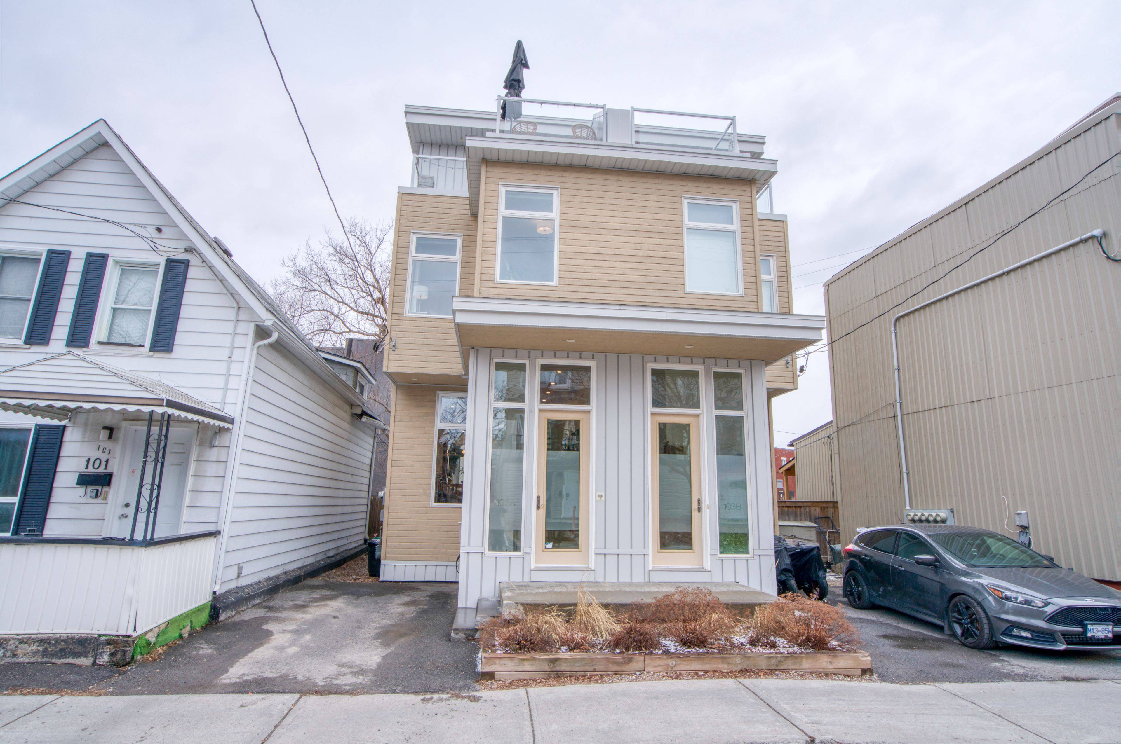 103A Stirling AVE, West Centre Town, ON K1Y 1P9