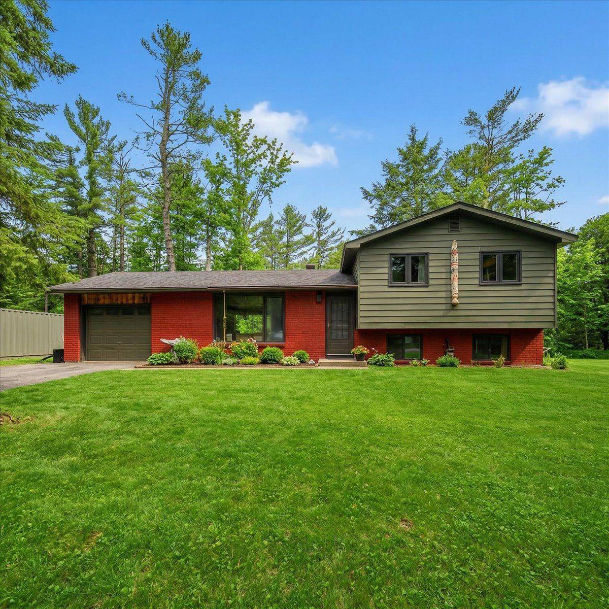 1460 Peterson RD, Bracebridge, ON P1L 1X1