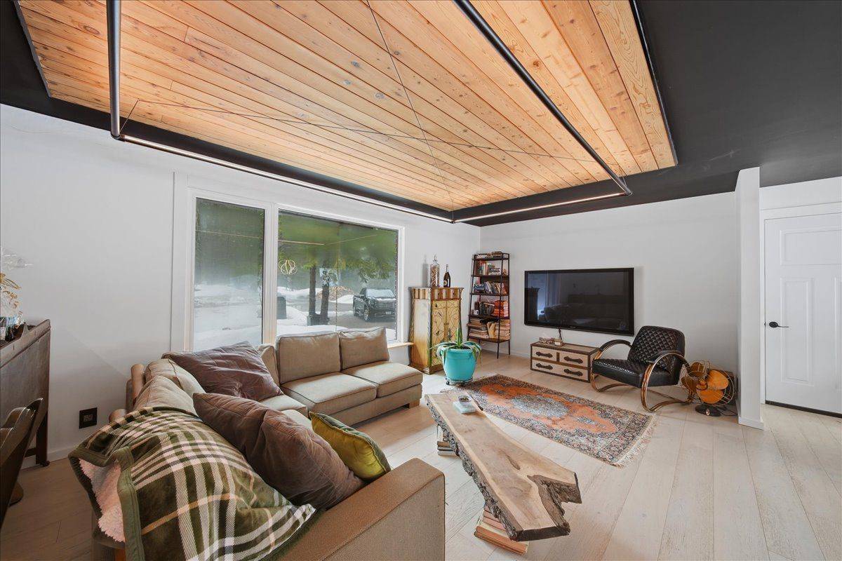 1460 Peterson RD, Bracebridge, ON P1L 1X1