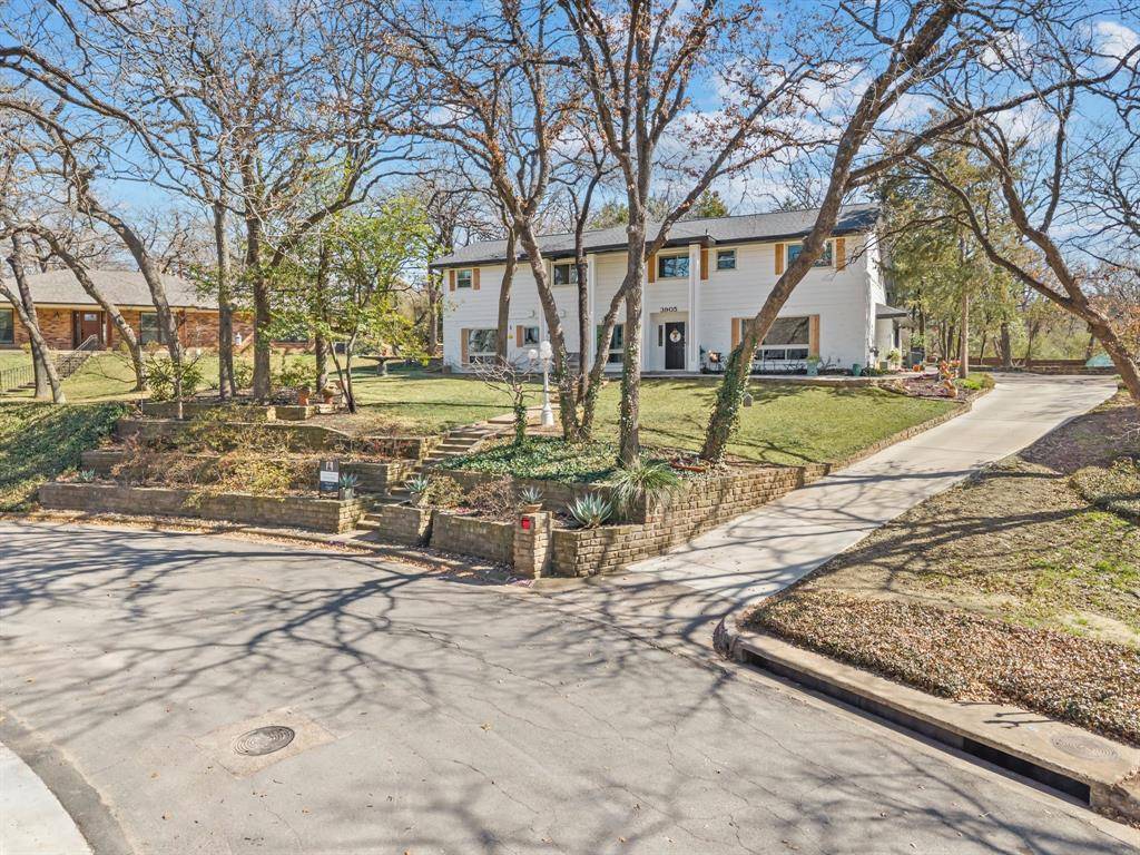 3905 Shady Creek Drive, Euless, TX 76040