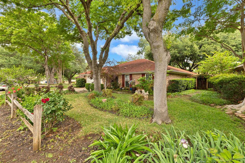 1823 Ridgebrook Drive, Arlington, TX 76015