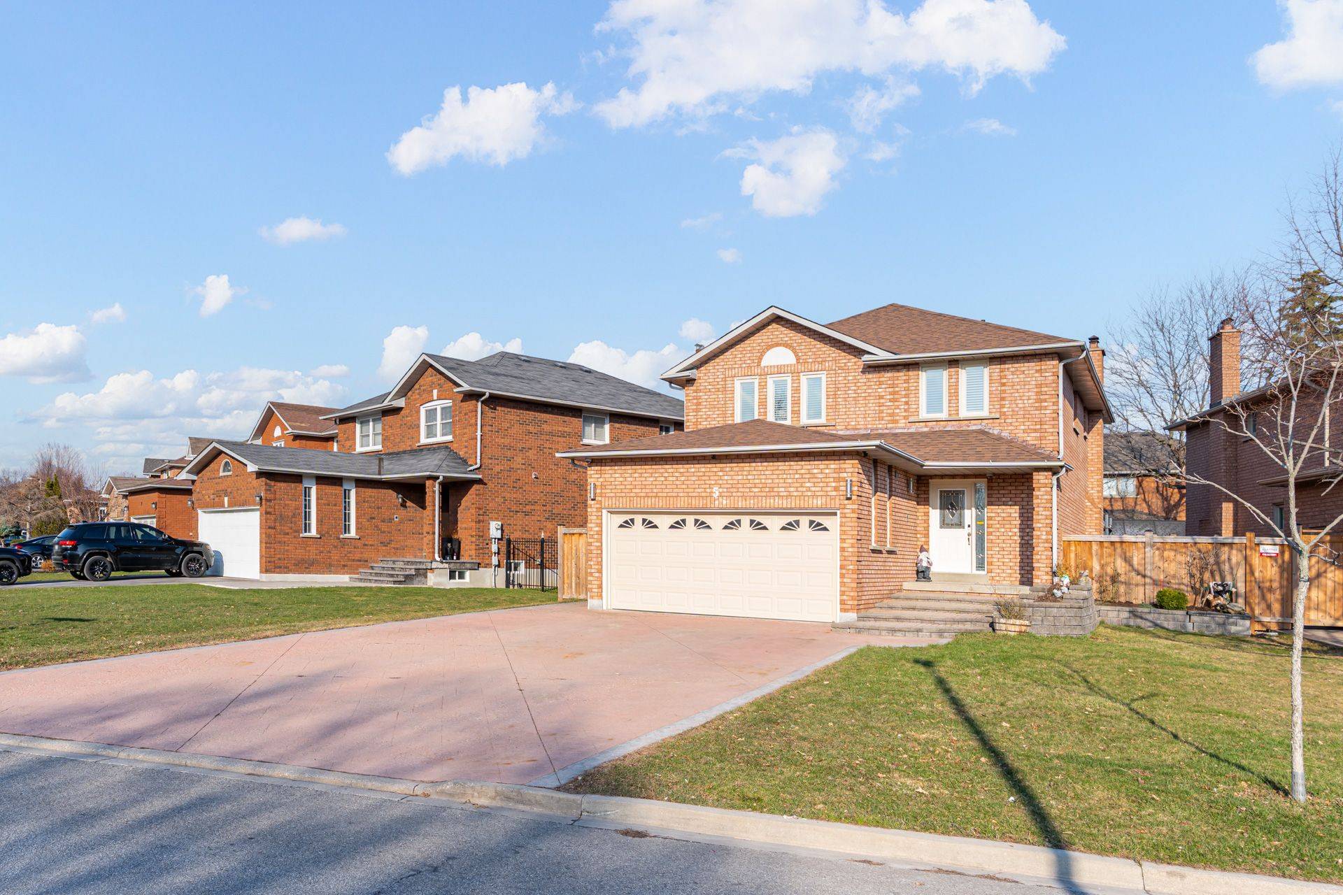5 Longhouse ST, Vaughan, ON L4L 4Z3