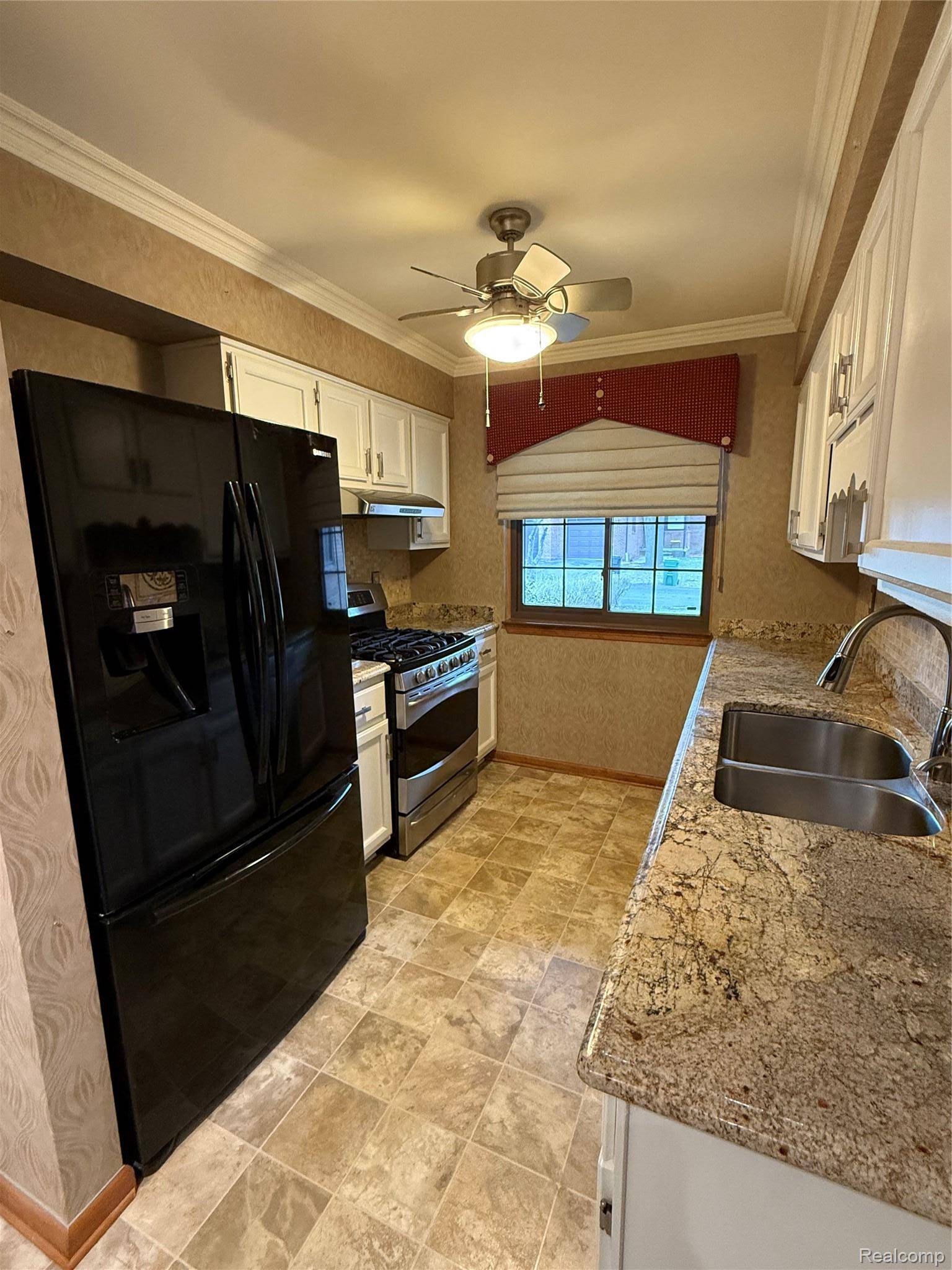 26 Parkplace Central, Allen Park, MI 48101