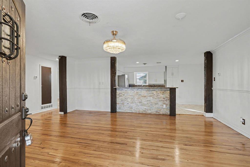 1714 E Union Bower Road, Irving, TX 75061