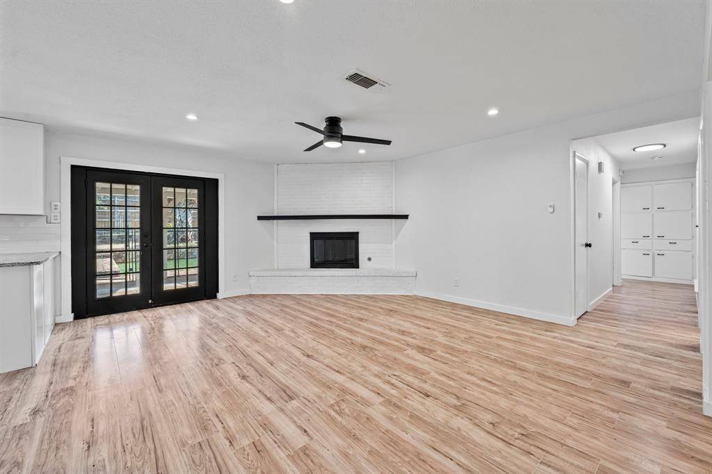 600 Circleview Drive N, Hurst, TX 76054