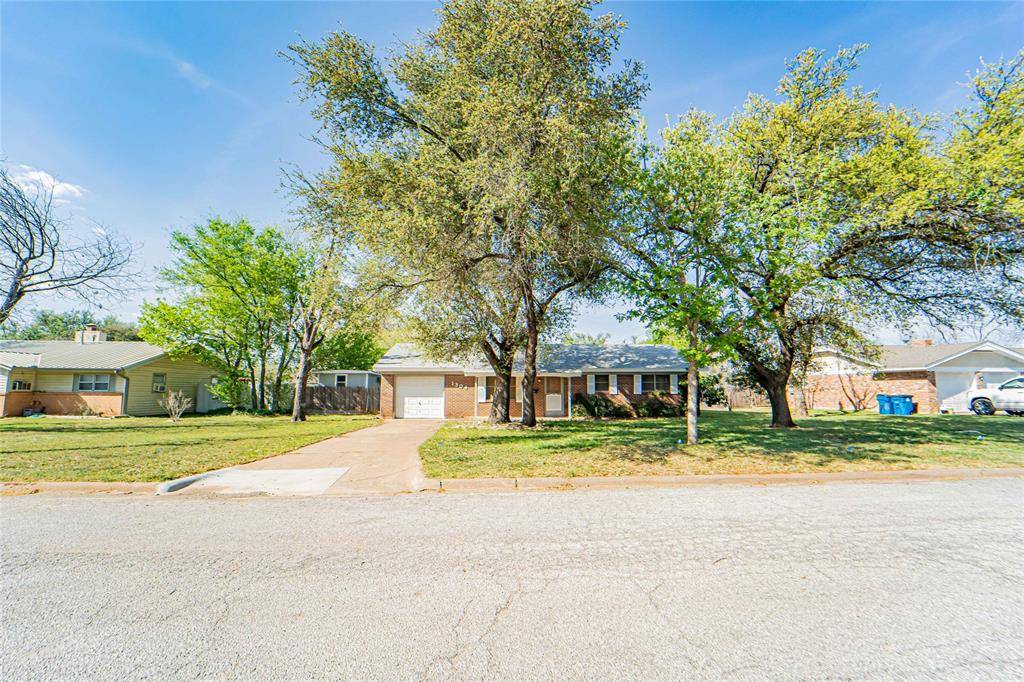 1304 Sycamore Street, Breckenridge, TX 76424