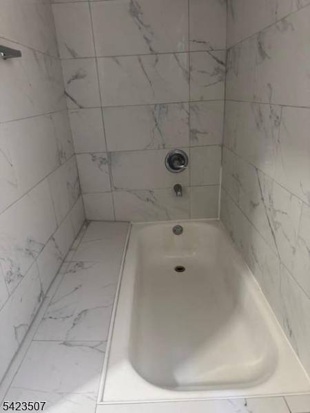 525 Franklin St, Elizabeth City, NJ 07206