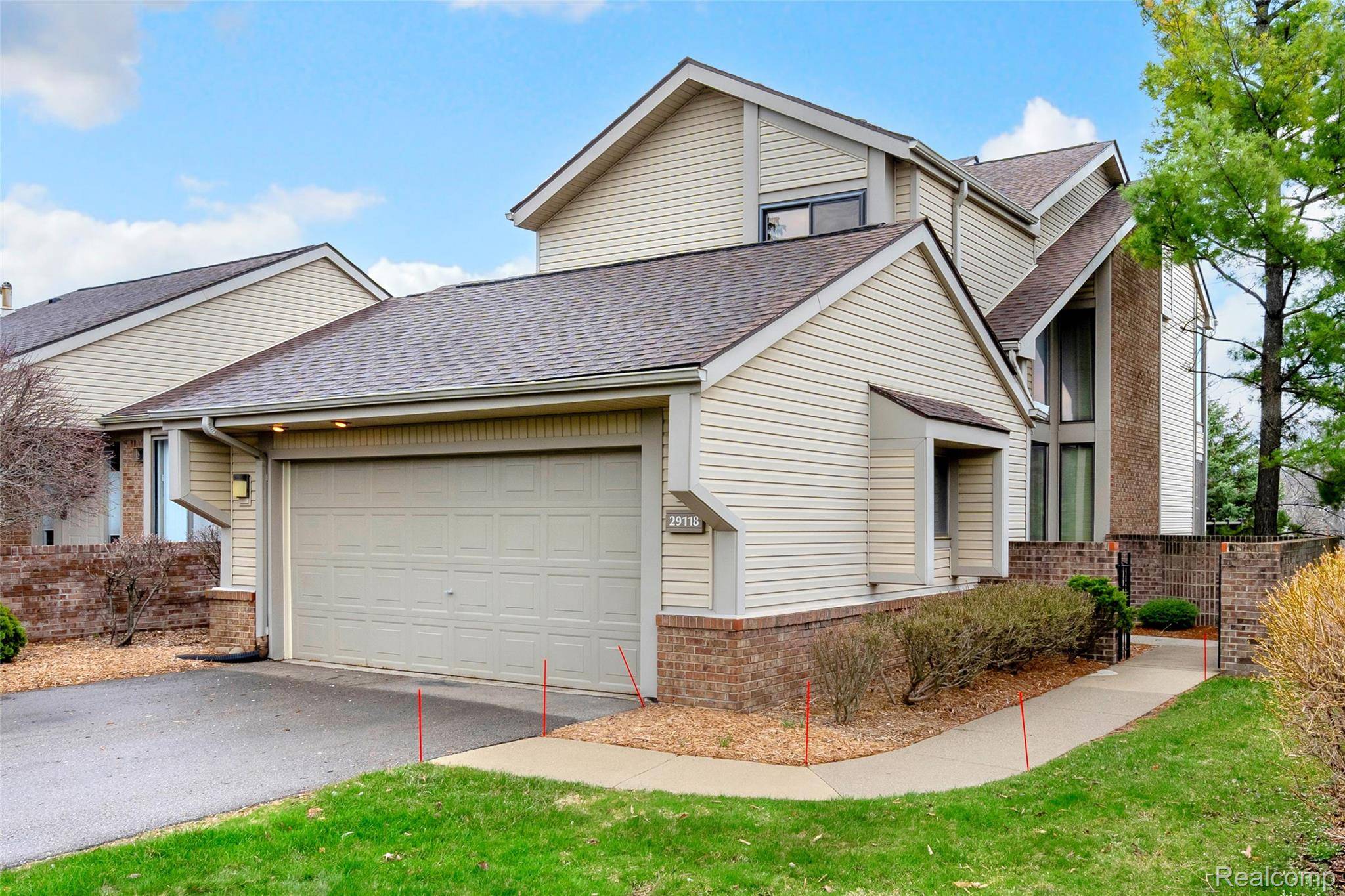 29118 E Chanticleer DR, Southfield, MI 48034