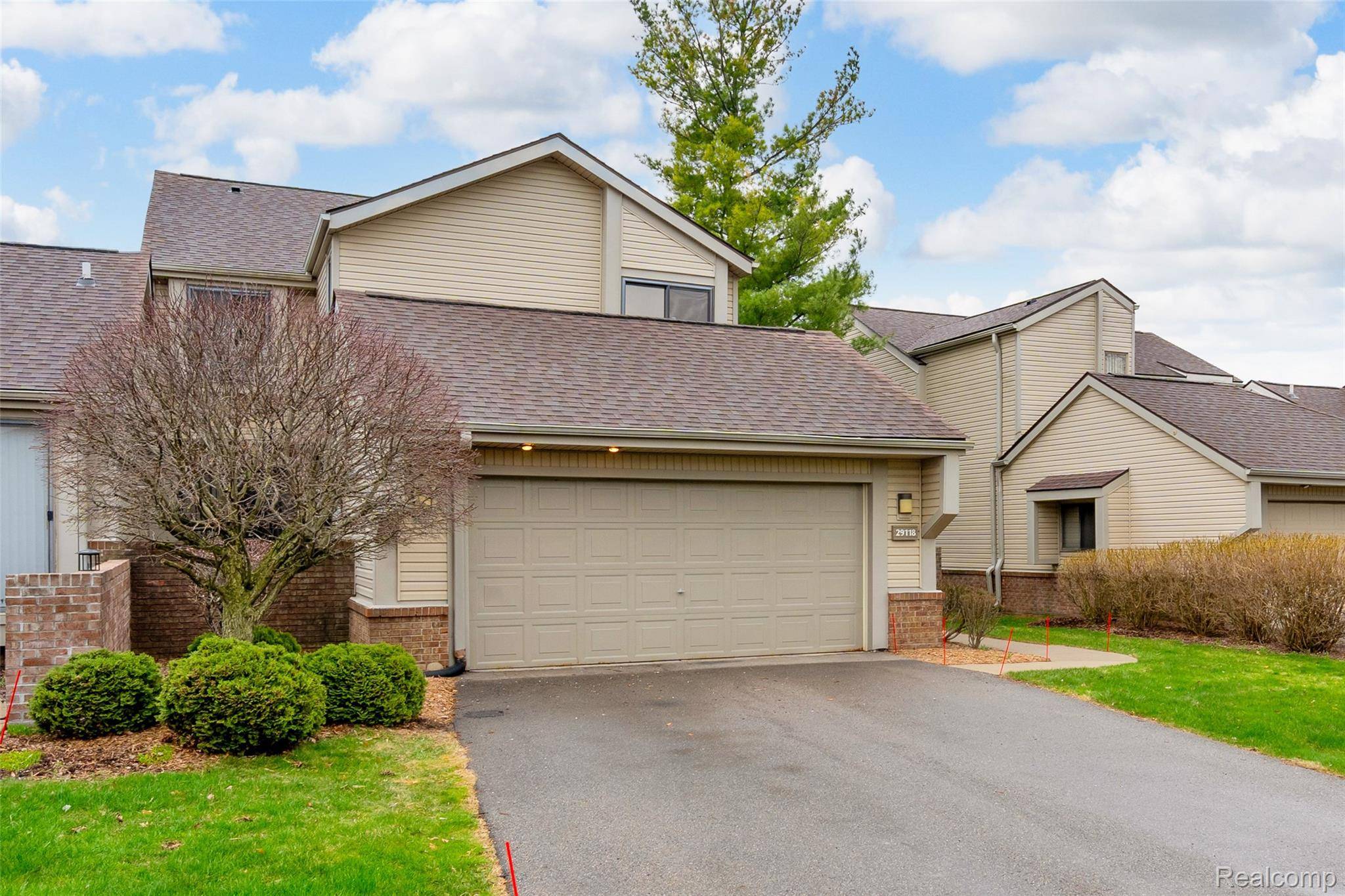 29118 E Chanticleer DR, Southfield, MI 48034