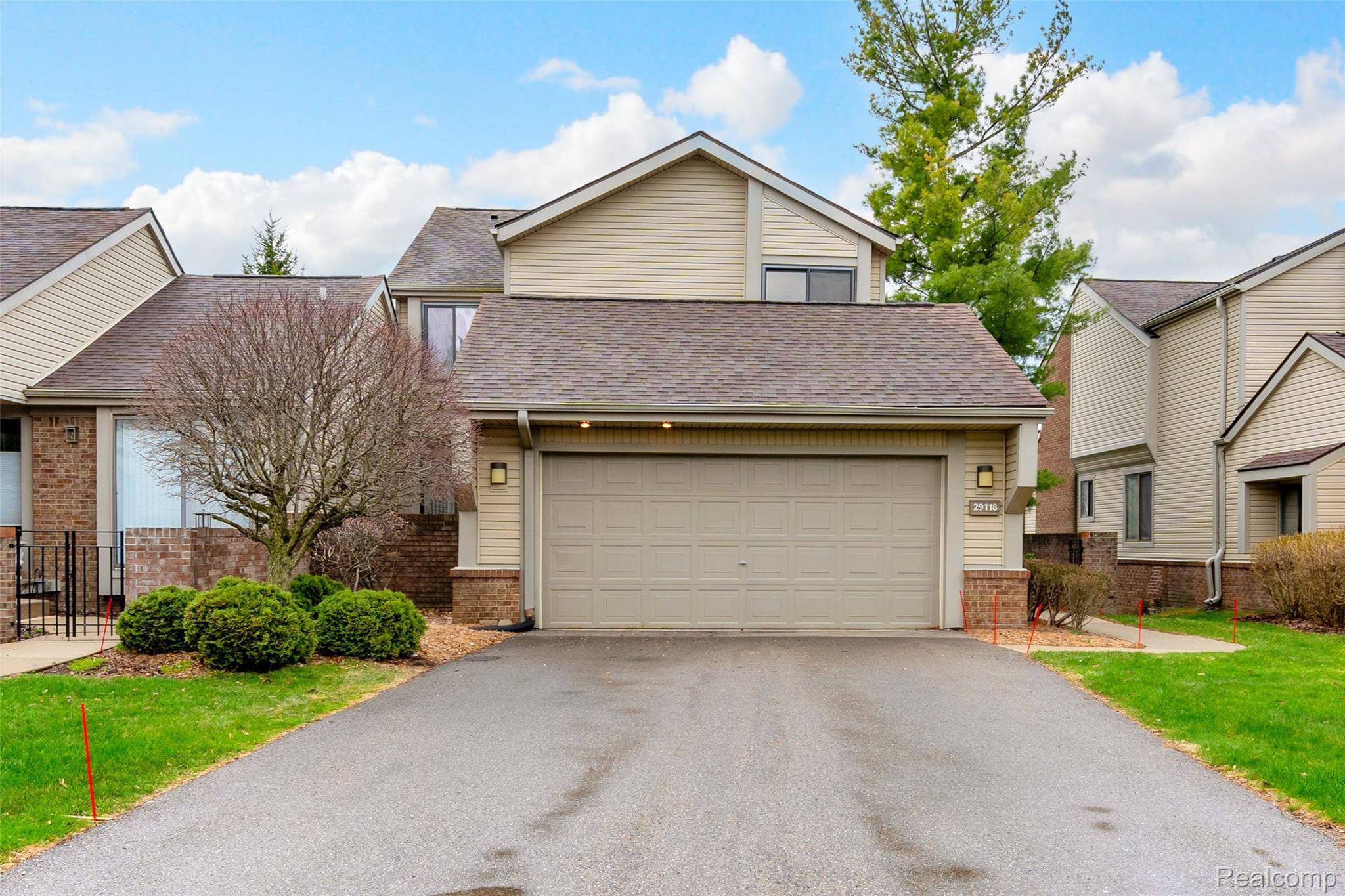 29118 E Chanticleer DR, Southfield, MI 48034