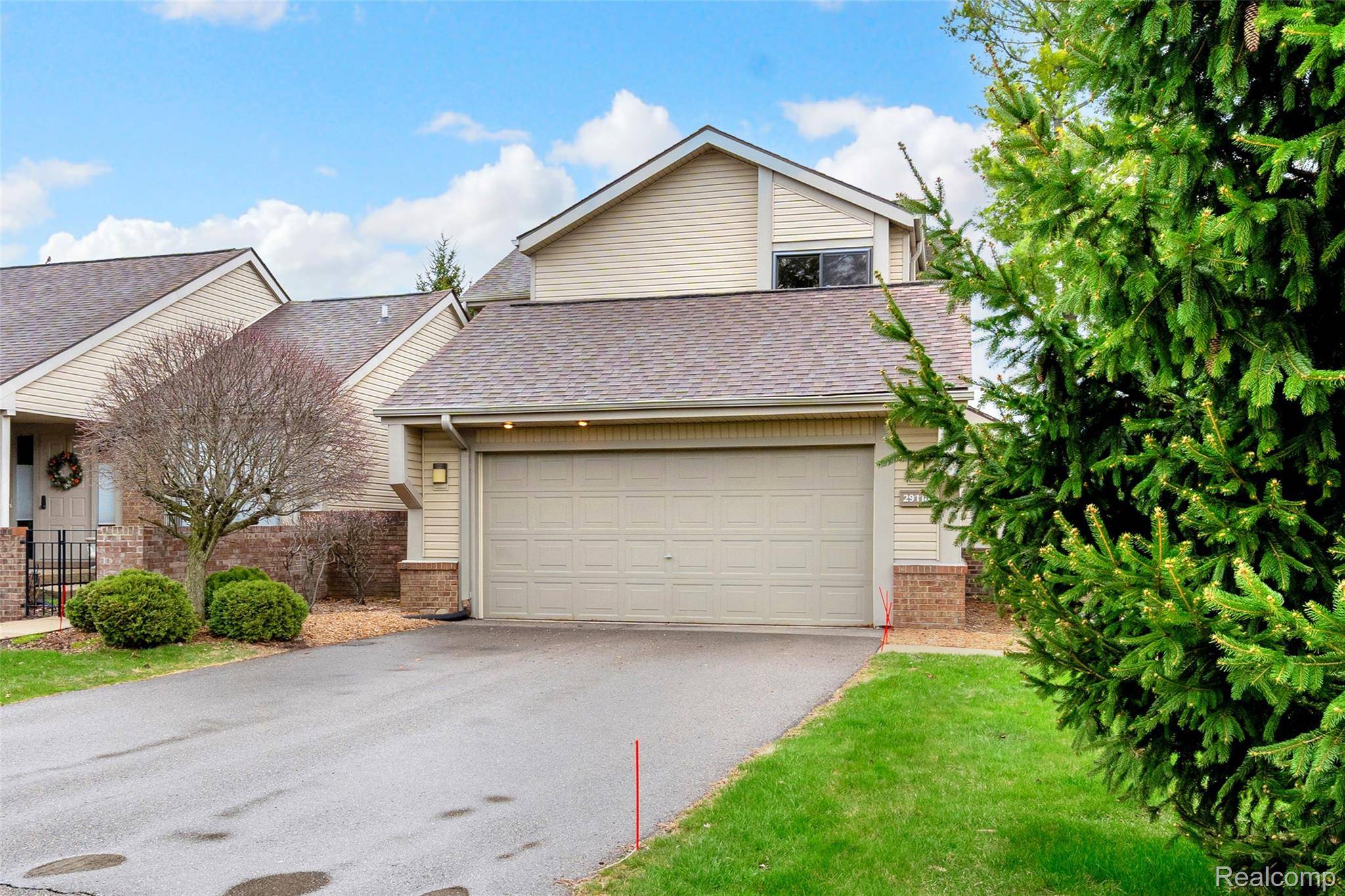 29118 E Chanticleer DR, Southfield, MI 48034