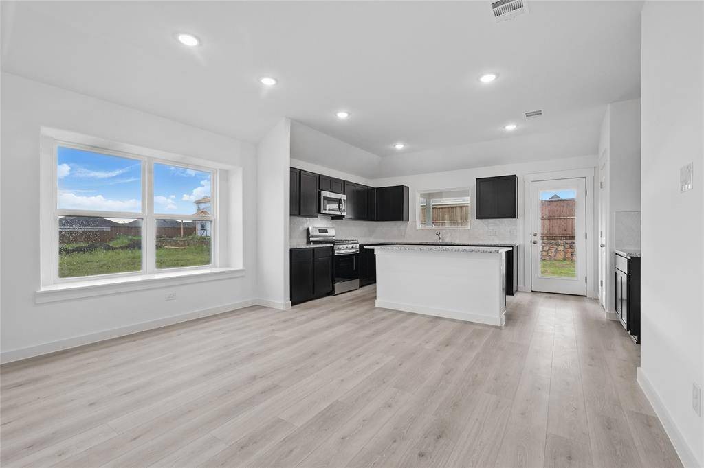 812 Whitmore Drive, Princeton, TX 75071