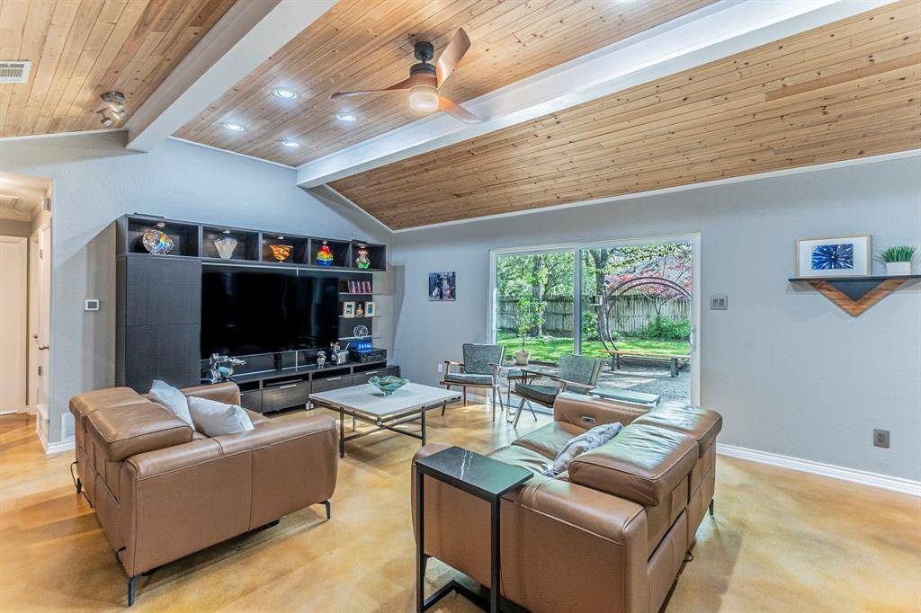 105 Guinevere Drive, Weatherford, TX 76086