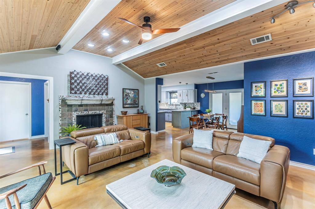 105 Guinevere Drive, Weatherford, TX 76086