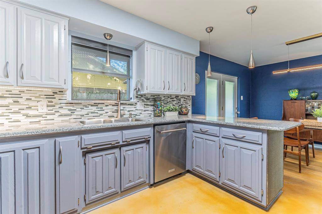 105 Guinevere Drive, Weatherford, TX 76086