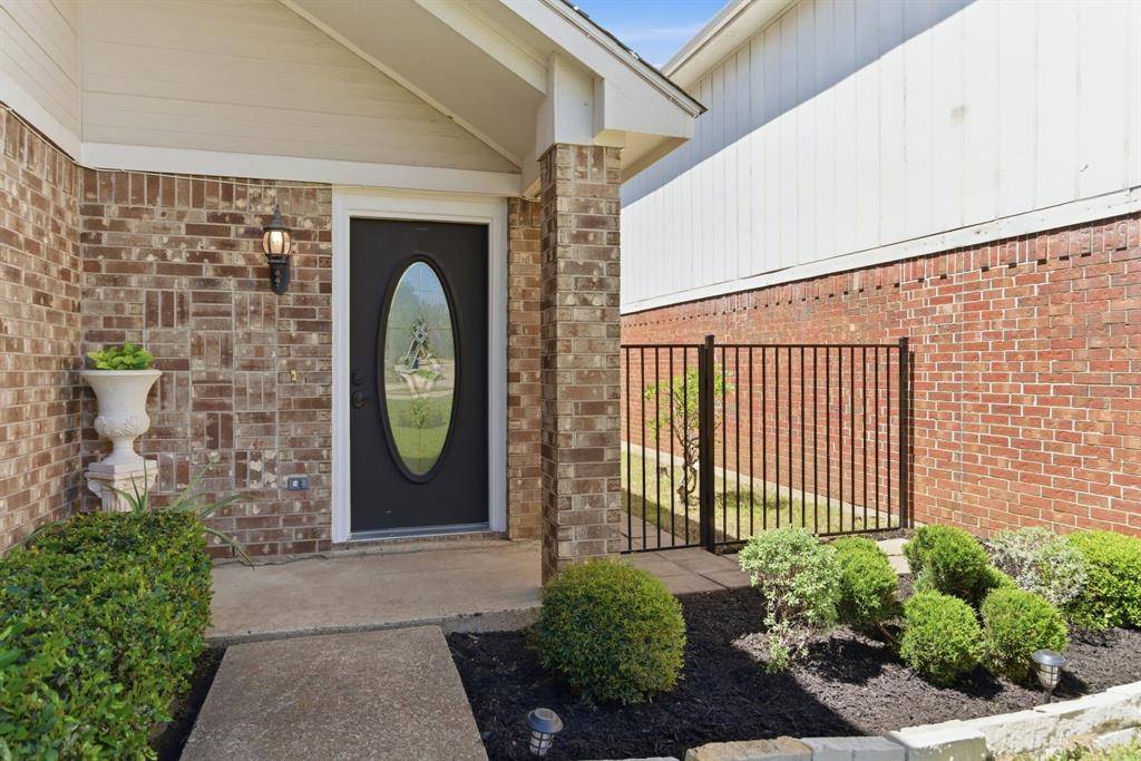 910 S Old Orchard Lane, Lewisville, TX 75067