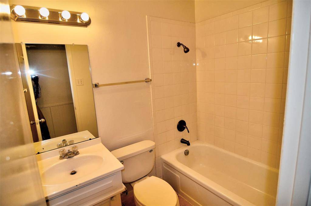 2017 Shenandoah Drive, Carrollton, TX 75007