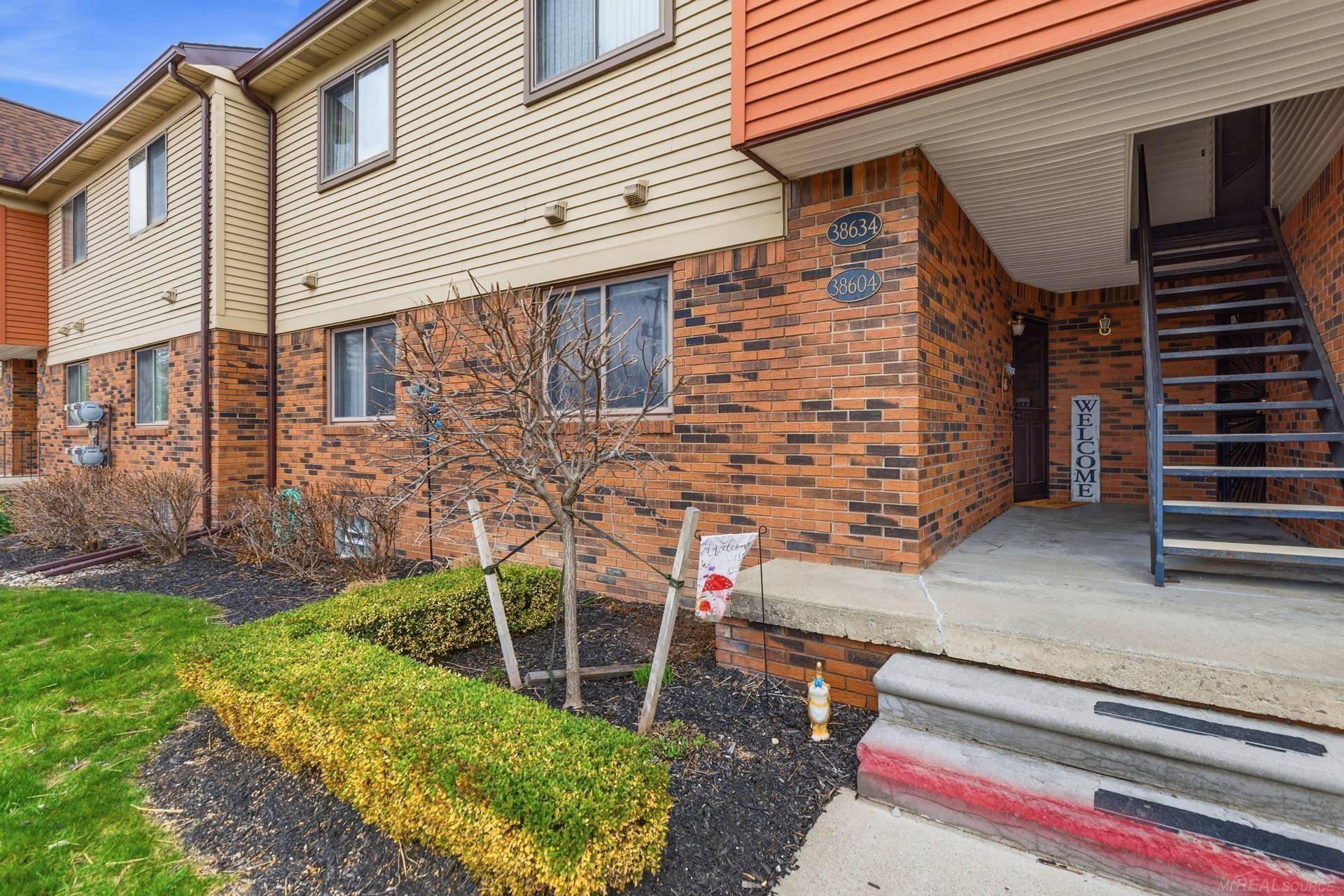 38604 Lanse Creuse ST, Harrison Twp, MI 48045