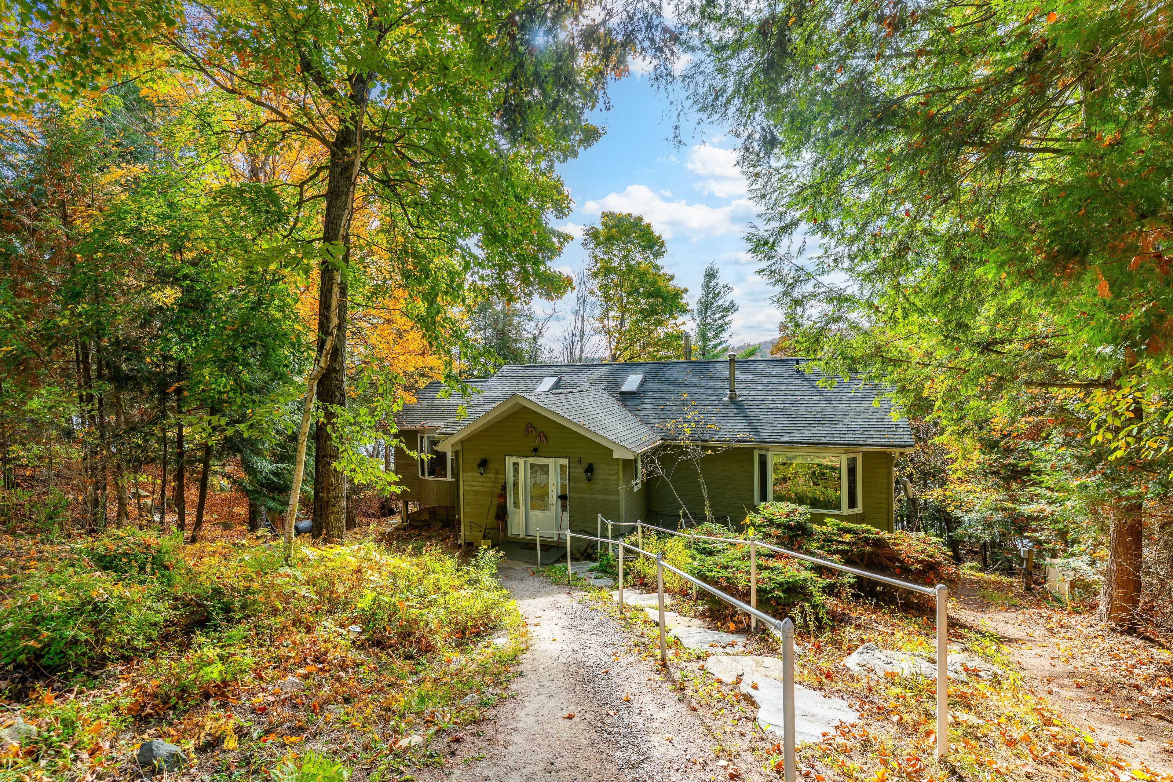 1058 Kipps LN, Dysart Et Al, ON K0M 1S0