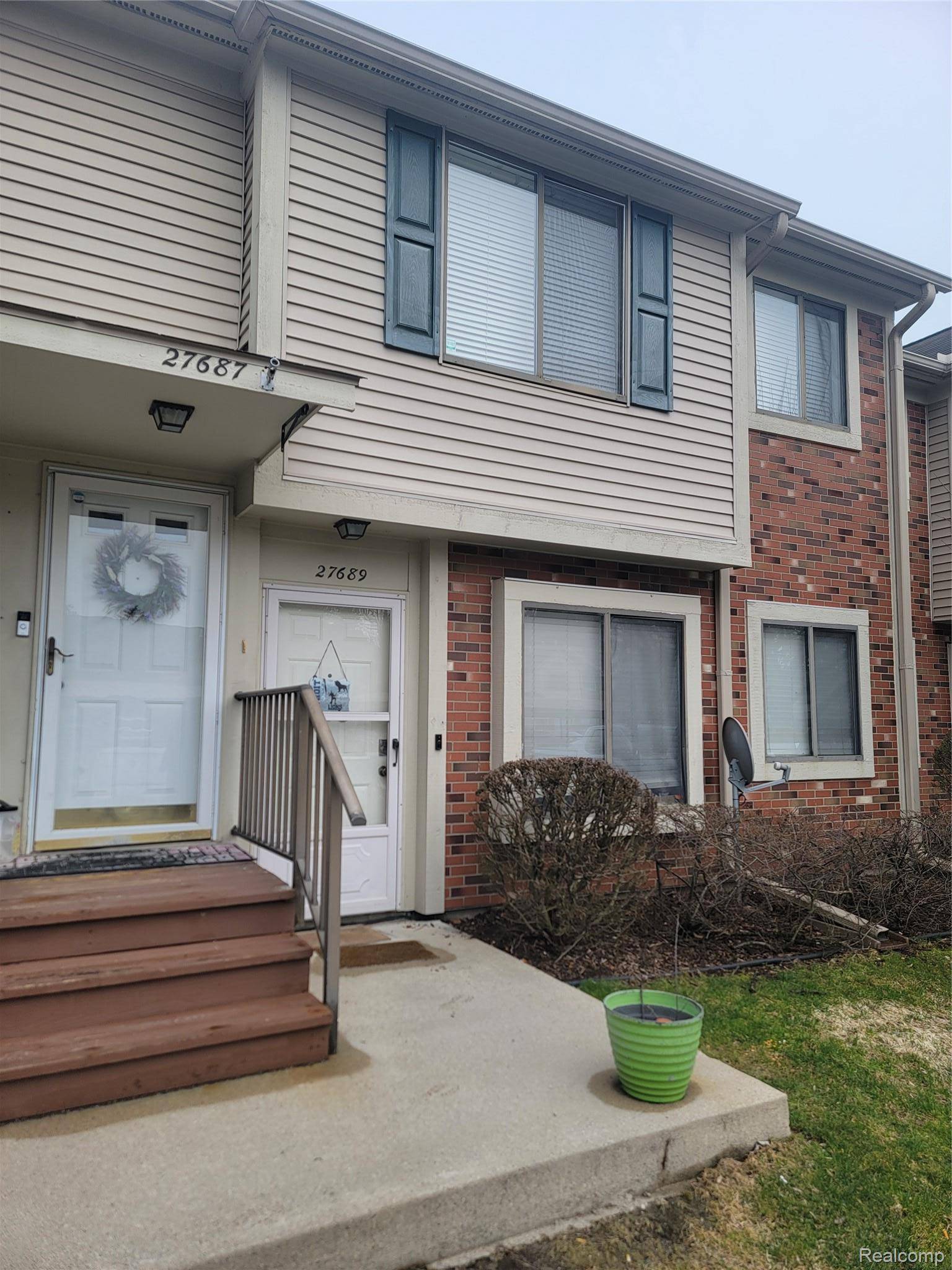 27689 Harrison Woods LN, Harrison Charter Township, MI 48045