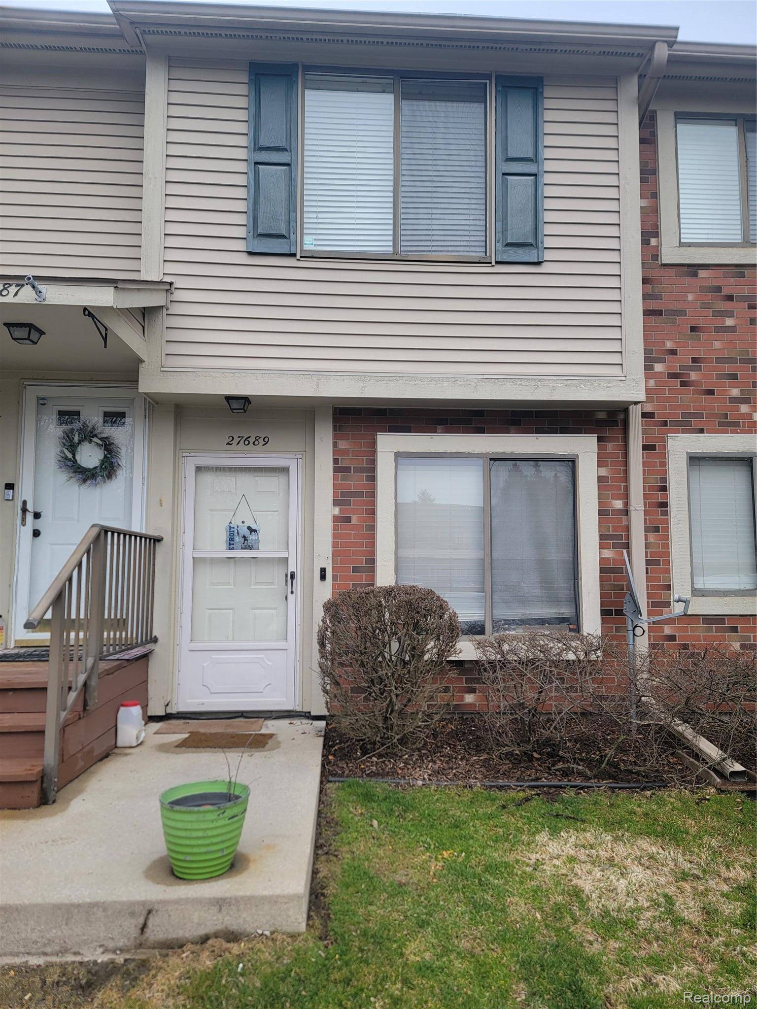 27689 Harrison Woods LN, Harrison Charter Township, MI 48045