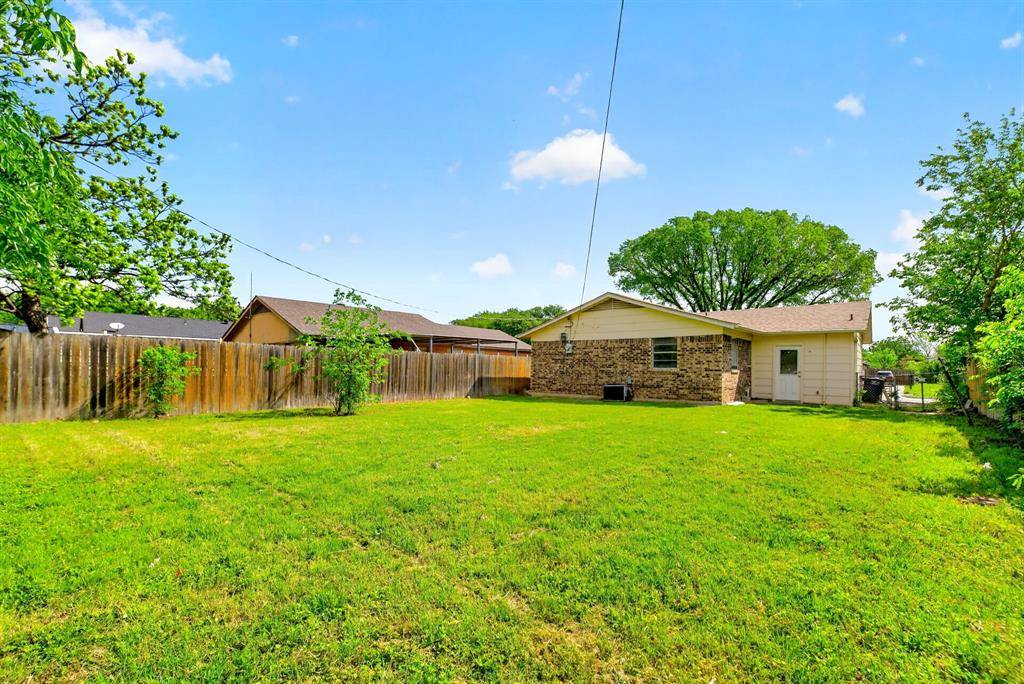 3712 Saint Louis Avenue, Fort Worth, TX 76110