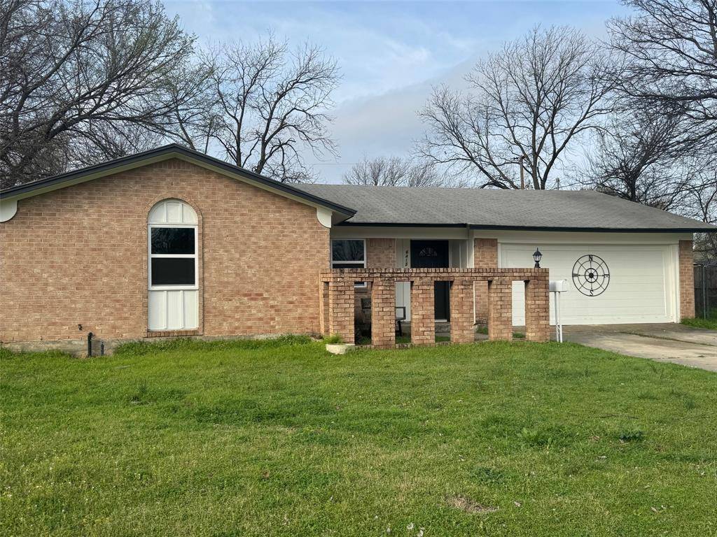 6412 Embassy Drive, Forest Hill, TX 76119