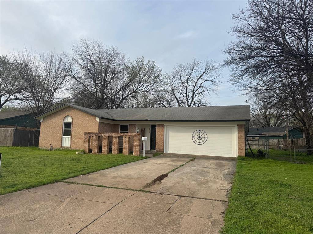 6412 Embassy Drive, Forest Hill, TX 76119