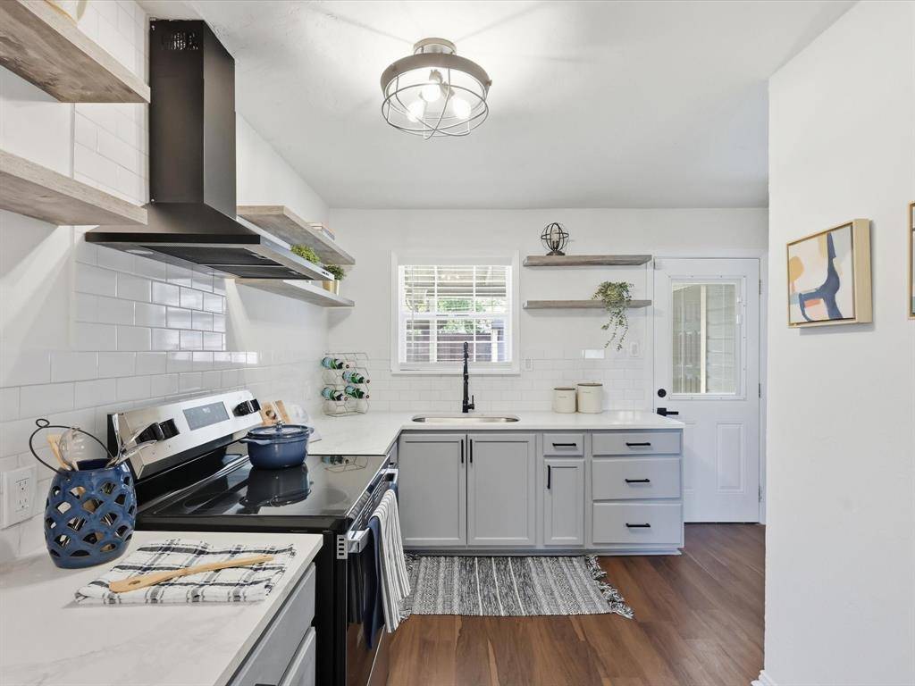 1310 E Lovers Lane, Arlington, TX 76010