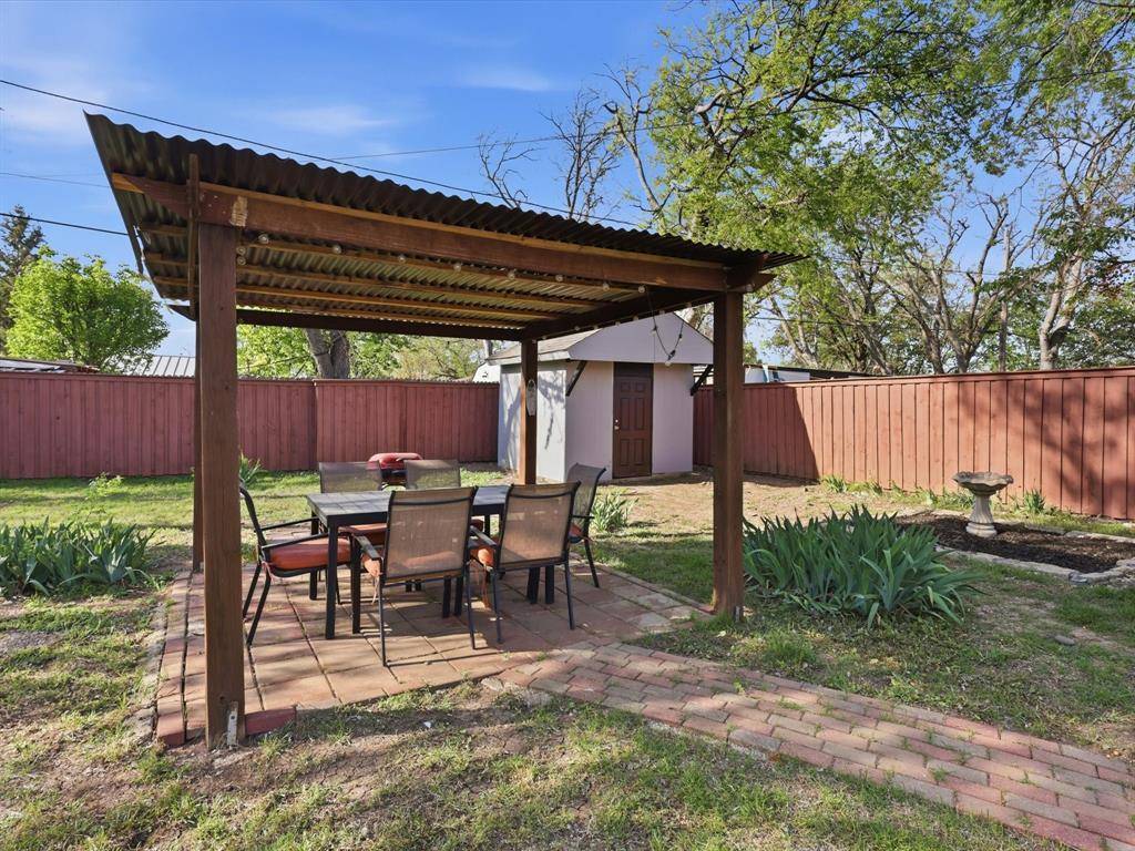 1310 E Lovers Lane, Arlington, TX 76010