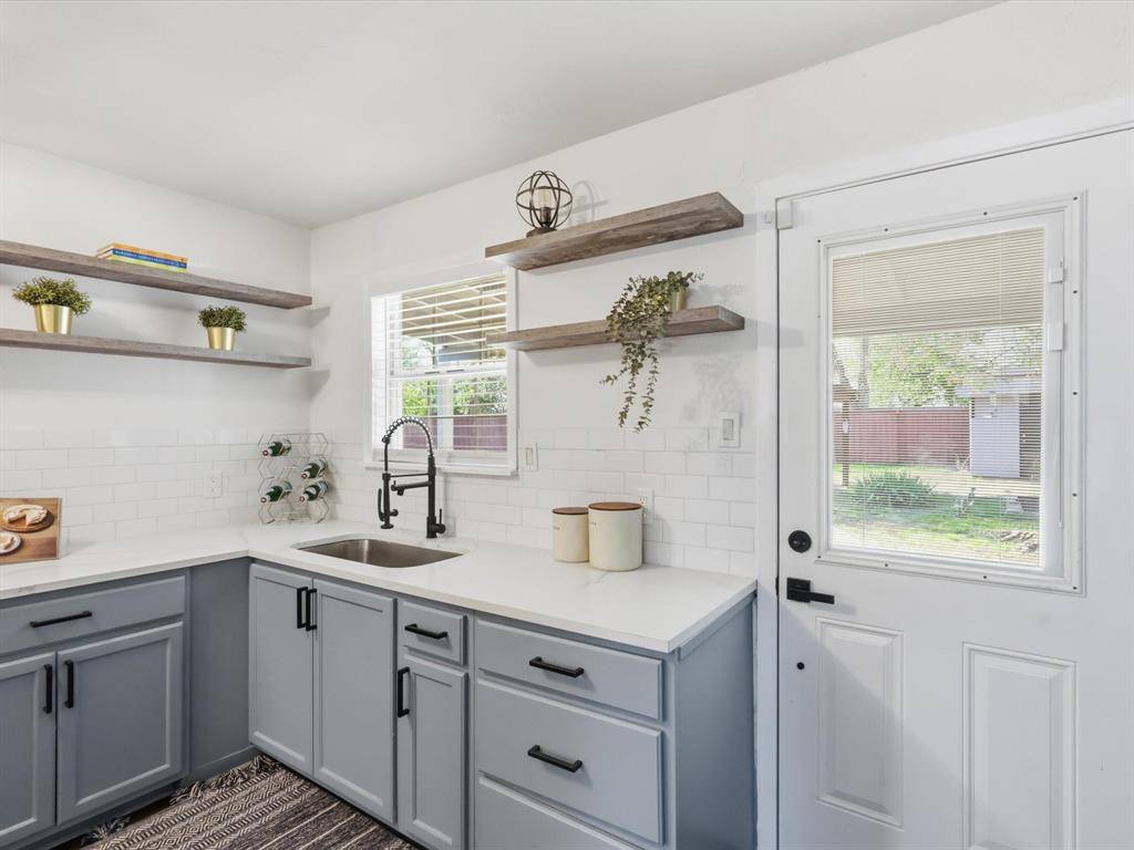 1310 E Lovers Lane, Arlington, TX 76010