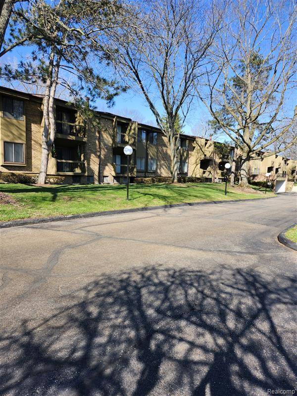 27333 Arborway RD #44, Southfield, MI 48033