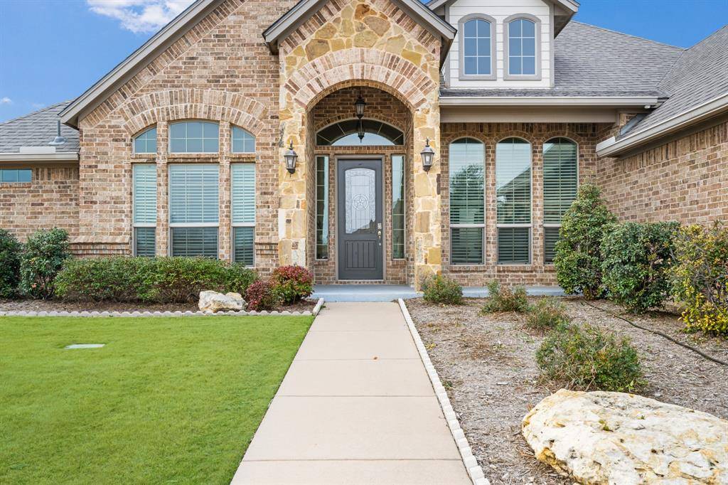 10909 Chriswood Drive, Crowley, TX 76036