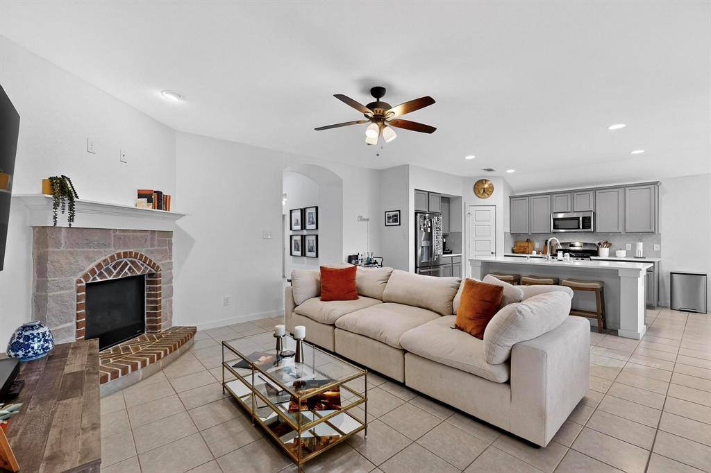 8113 Wildwest Drive, Fort Worth, TX 76131